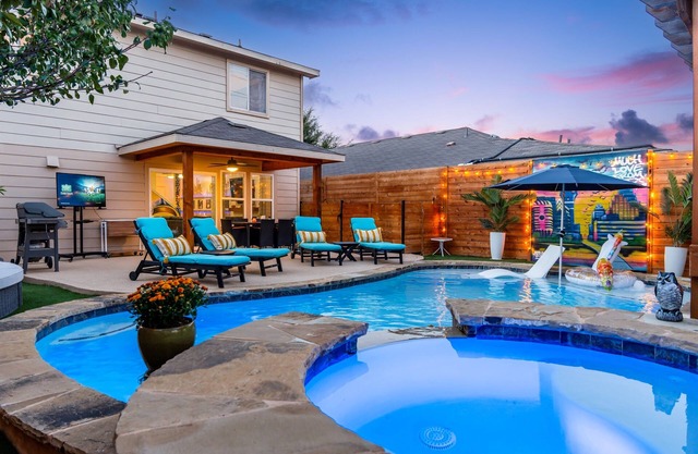 Luxury Pool & Spa Oasis | 5mi to Downtown ATX