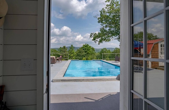 Luxury Poolside Suite with Stunning Mountain Views + VIP Hot Tub