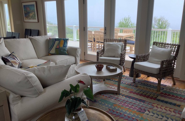 Luxury Rental Home. Central Air and Unparalleled Ocean Views, Newly Renovated