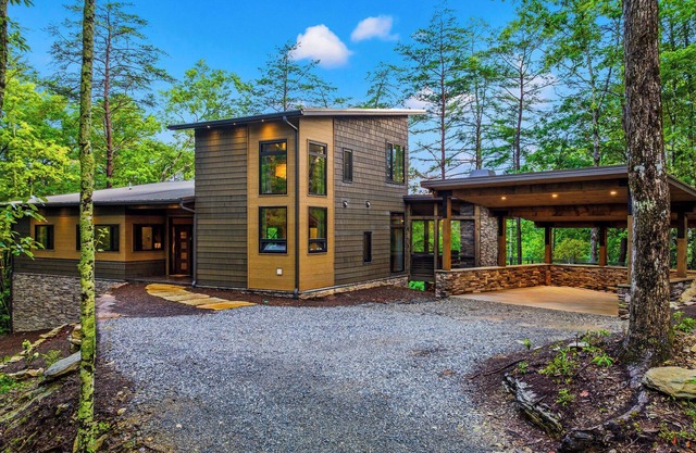 Luxury Retreat by Gorges State Park: Trails, Waterfalls, Sauna & More
