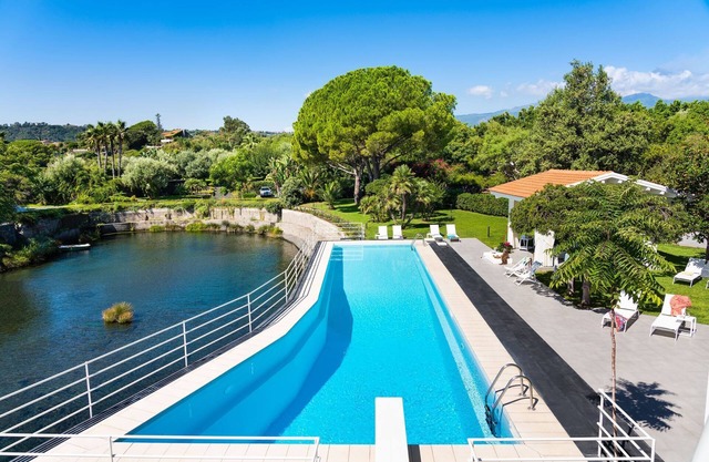 Luxury Seafront Villa Private Pool at just 20 mt from the Sea