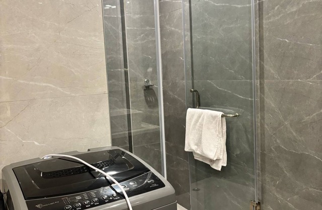 Luxury Service/Rental 1BHK apartment in Gurgaon with WiFi, AC