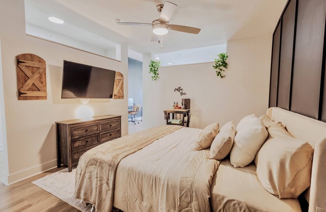 Luxury Skyline Escape/Sauna/King Bed/DT View