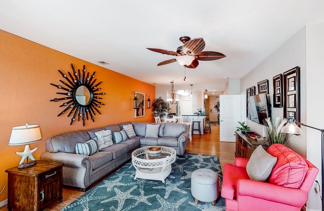 Luxury south-side condo with great views of the Atlantic/Back Bay, pools, & gym