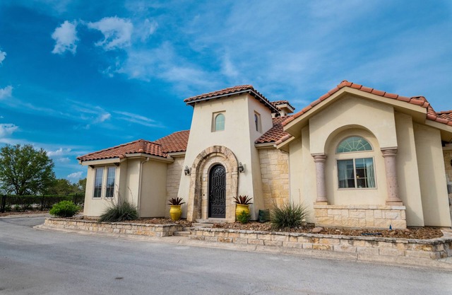 Luxury & Spacious 3 bed/3 Bath Villa in Gated Community - Great for Families