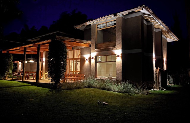 Luxury Spacious Villa, 5 bedrooms and WiFi, on Inka Trail in delightful Urubamba