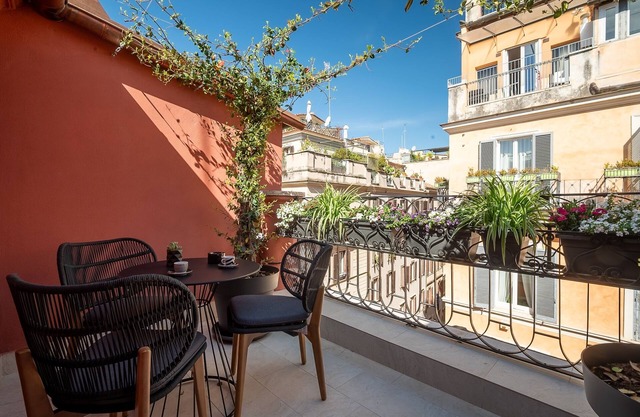 LUXURY SPAIN SQUARE AQUEROMAN