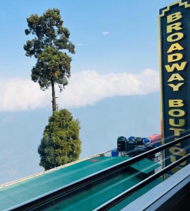 Luxury stay at Hotel Broadway Boutique Mall Road Chowrasta Near Mahakal Temple