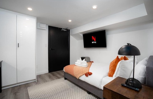 Luxury Studio Condo in Downtown Toronto Elm Street