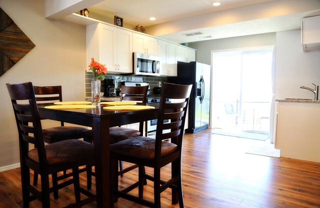 Luxury suite with kitchen, trails and lovely view