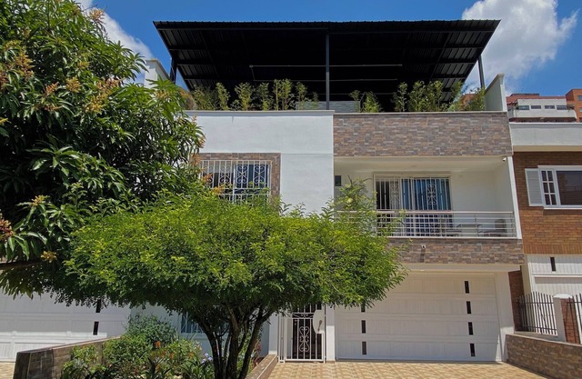 Luxury Terrace Villa in Cali. Prime location, nature trails, and health tourism.