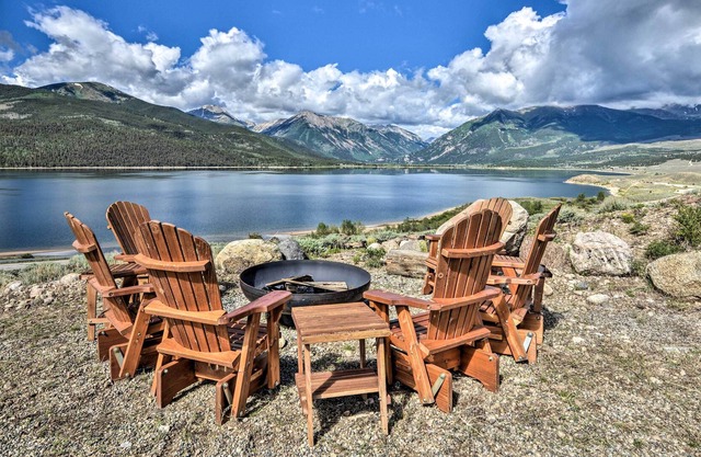 Luxury Twin Lakes Cabin w/ Breathtaking Views