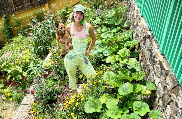 Luxury Urban Farm ~ Hot Tub ~ Fire Pit ~ Walk Downtown ~