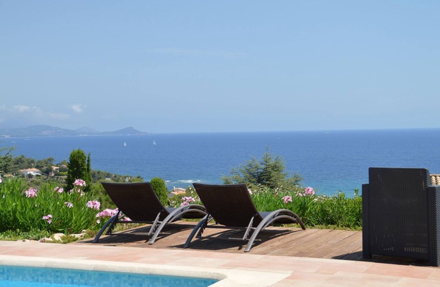 Luxury villa, heated pool, panoramic sea view, air conditionin