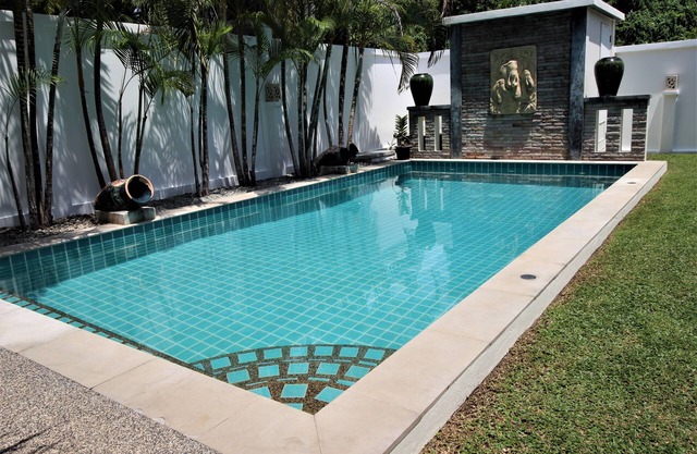 Luxury Villa, Large Private Pool, 2 Bedrooms 2 Bathrooms, 6/7 P Near Beaches.