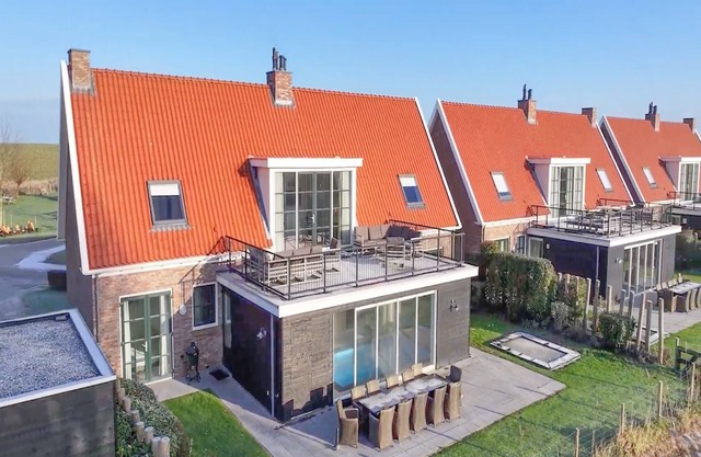 Luxury villa with pool, sauna and near the sea