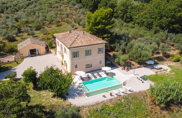 Luxury Villa With Pool, air Conditioned, Walking Distance to the Town of Bevagna