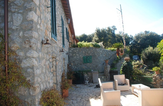 Luxury villa with swimming pool 500 meters from the sea.