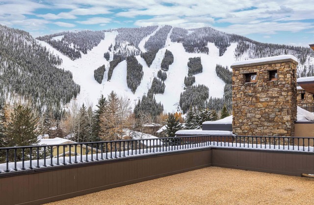 Luxury Warm Springs Home with Rooftop Hot Tub, Epic Views, + Walk to Lift!