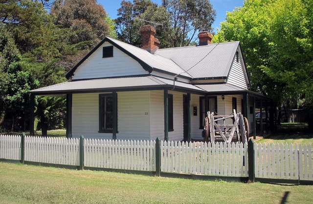 Lynden Cottage - built 1884 in the heart of Trentham