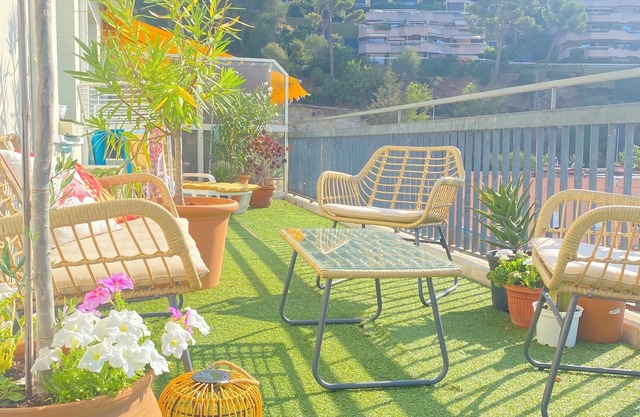 Madeleine/Magnan Promenade Apt 2 rooms with very large terrace and sea view