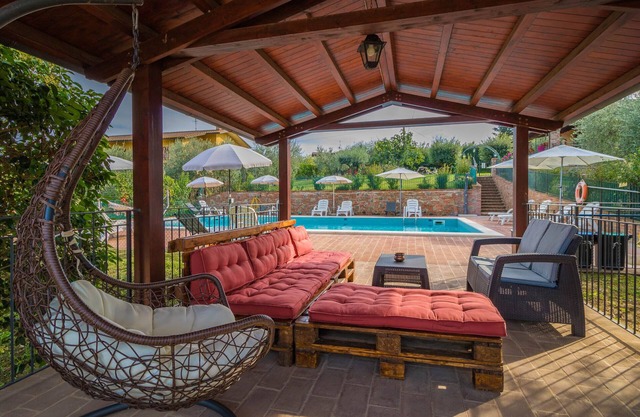 Madone 2, apartment in agriturismo. Pool, WiFi, tennis