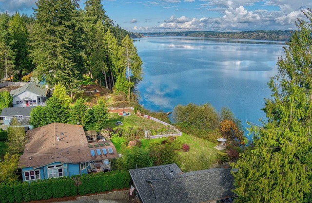 Magical 4 Bed Beachfront Cottage Getaway