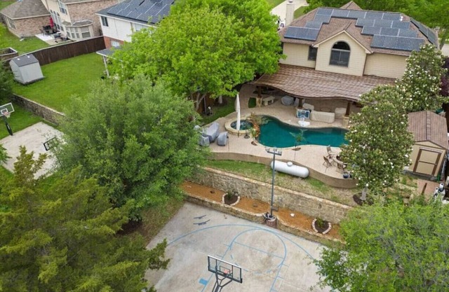 Magical 5BR W Pool+Hot Tub, Lake, Basketball Court