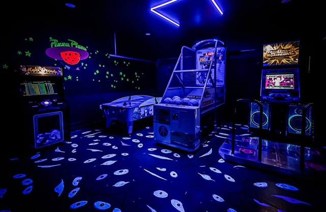 Magical Family Fun House Near Disney Luxury Villa