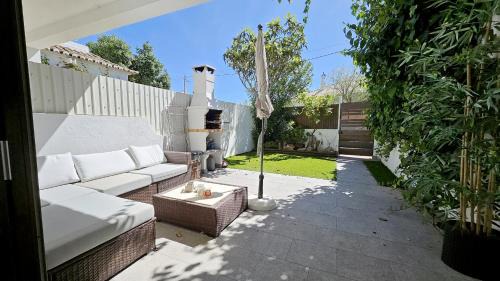 Magnific Studio with a cozy garden, 5 minutes to the beach