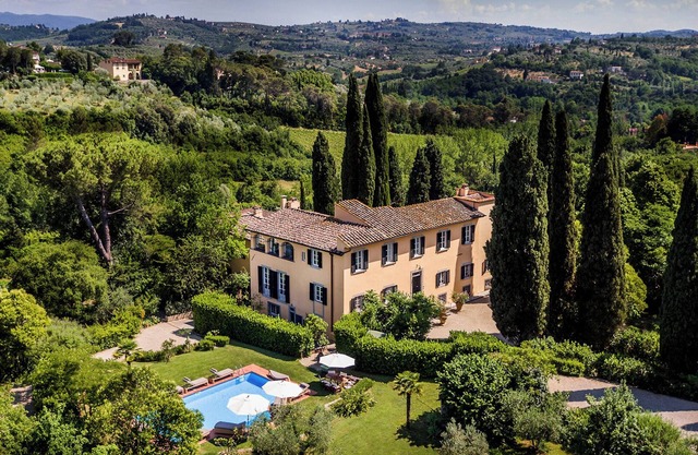 MAGNIFICENT 8BD-8.5BA VILLA WITH HEATED POOL 1 MILE AWAY FROM HEART OF FLORENCE!