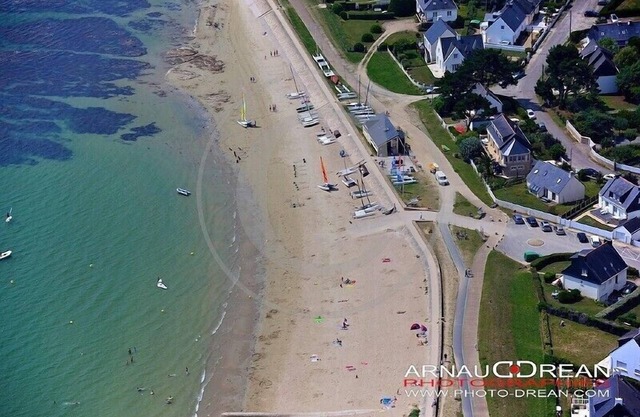 Magnificent and protected view and direct access to sandy beach at 10 m, Wi-fi