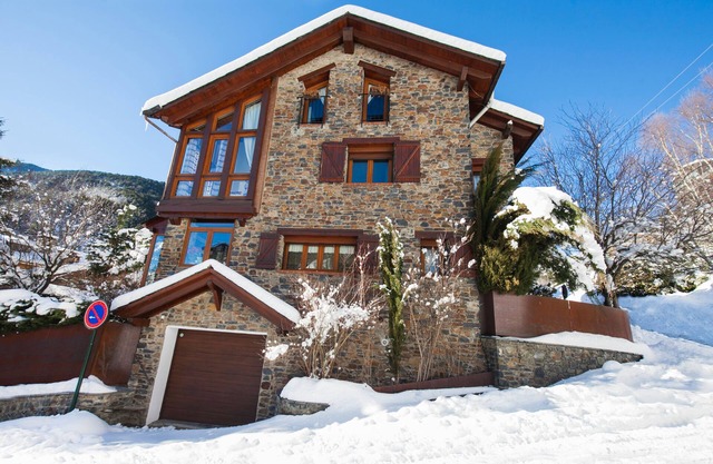 MAGNIFICENT CHALET-MOUNTAIN HOTEL ESPECTACULAR CHALET-HOTEL MONTAÑA