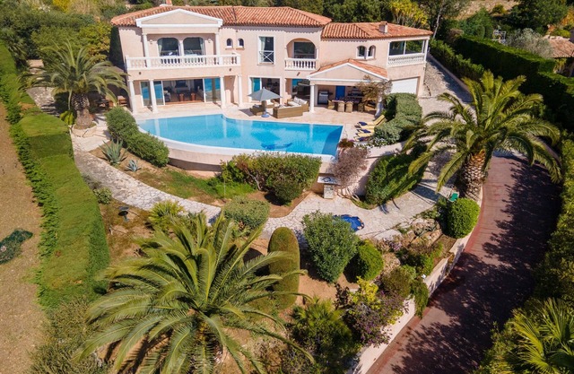 Magnificent, luxurious villa with a sea view and infinity pool