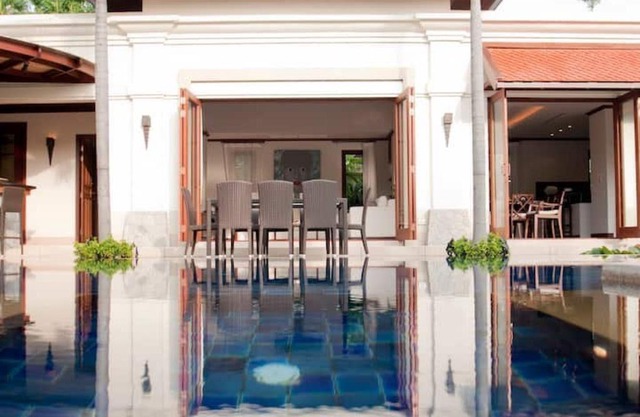 Magnificent pool villa in large tropical gardens