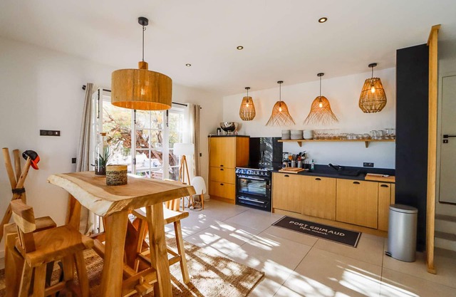 Magnificent renovated apartment in Port Grimaud - terraces and 9m mooring