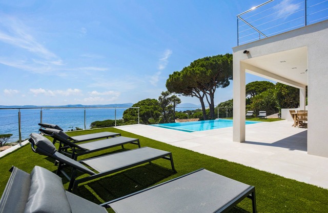 Magnificent villa with panoramic sea view swimming pool