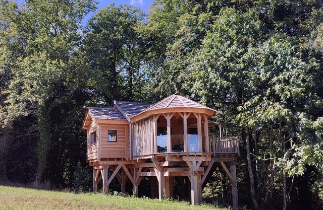 Magnifique Cabane Perchée Avec Jacuzzi Privatif