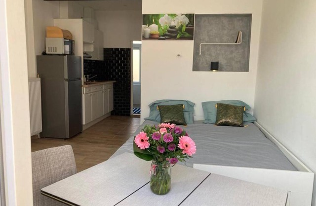 Magnifique Studio au 2ème étage, à proximité de la gare du midi!