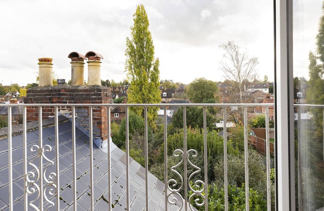 MAIDENHEAD HOUSE Victorian, near Windsor, Ascot. 20 mins train London. Sleeps 4
