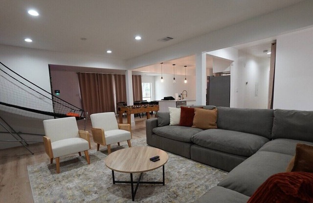 Main House · Downtown ATX Retreat Arcade Perfect Location!
