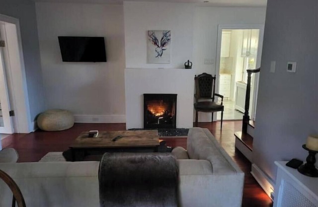 Mainline Retreat with view 3 bdrm private home