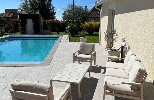 Maison 8 Couchages Avec Piscine à Lapeyrouse Fossat