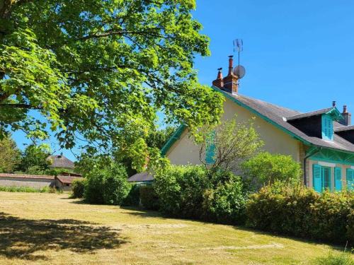 Maison de charme avec grand jardin dans village paisible - FR-1-489-556