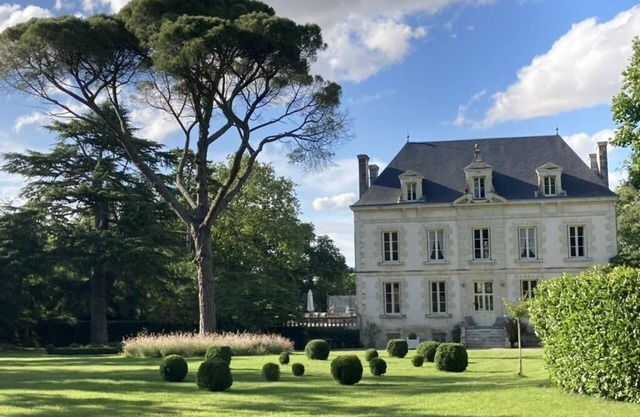 Maison de Maître 19ème Siècle Dans Village Calme à 15km de Poitiers