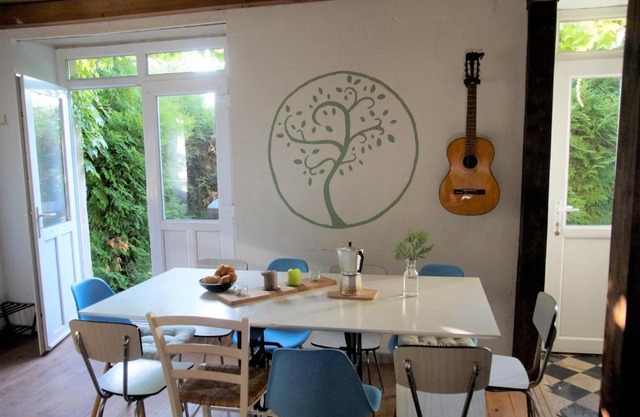 'Maison des artistes' for up to 15 in Nature Park