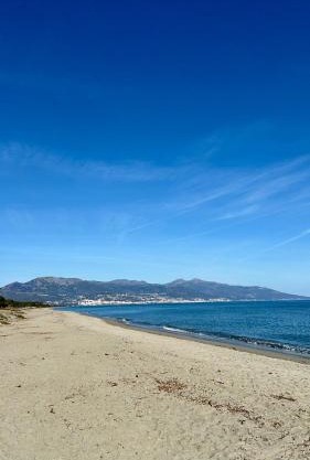 Maison en bord de mer, Plage de la Marana en Corse