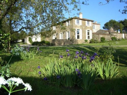 Maison rénovée avec piscine et grand jardin, à 2 km de la Vallée de l'Yon - FR-1-426-329