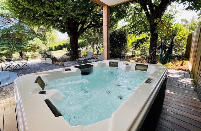 Maison Tournesol: self-catering cottage with private spa in Sarlat