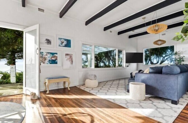 Maizies View - A Hidden Gem - Maizies View - Lovingly renovated 1950s character home with a view